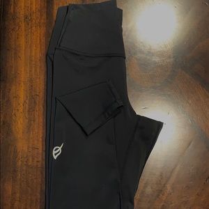 Ptula - Emily Tenacious 23” Leggings Black